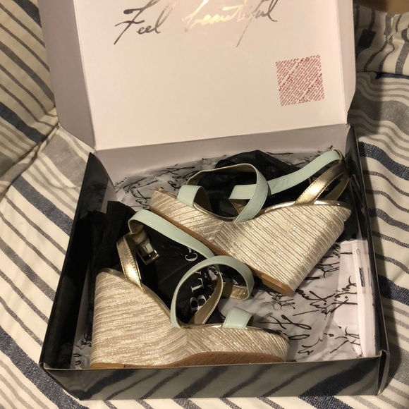 White House Black Market Wedges - Picture 2 of 5